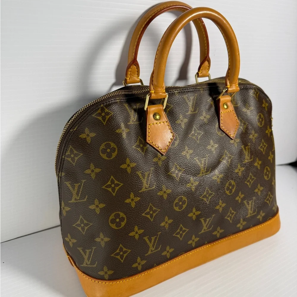 Authentic LV Monogram Alma and Louis Vuitton Keychain. - Picture 6 of 16